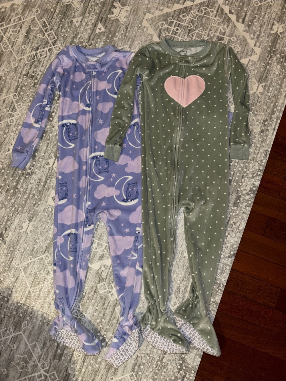 Carter’s Just one you set of two footed long sleeve pajamas 3T buttery soft